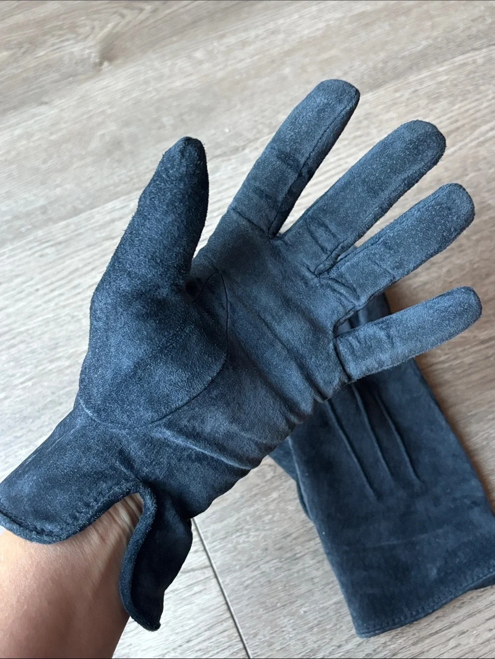 Isotoner women’s suede Navy Blue Leather Lined Driving Gloves. - Picture 6 of 8